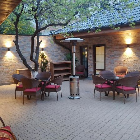 Boutique Living Hotel By Arta Yerevan Bagian luar foto