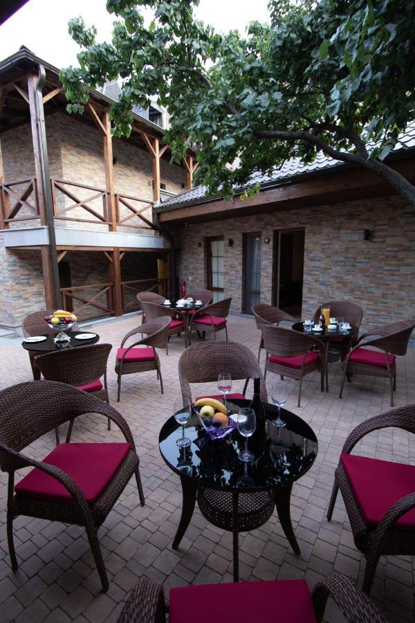 Boutique Living Hotel By Arta Yerevan Bagian luar foto
