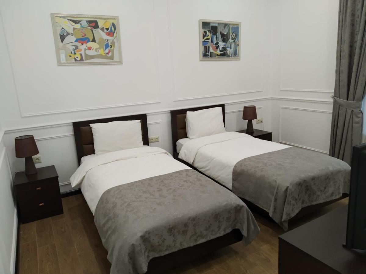 Boutique Living Hotel By Arta Yerevan Bagian luar foto