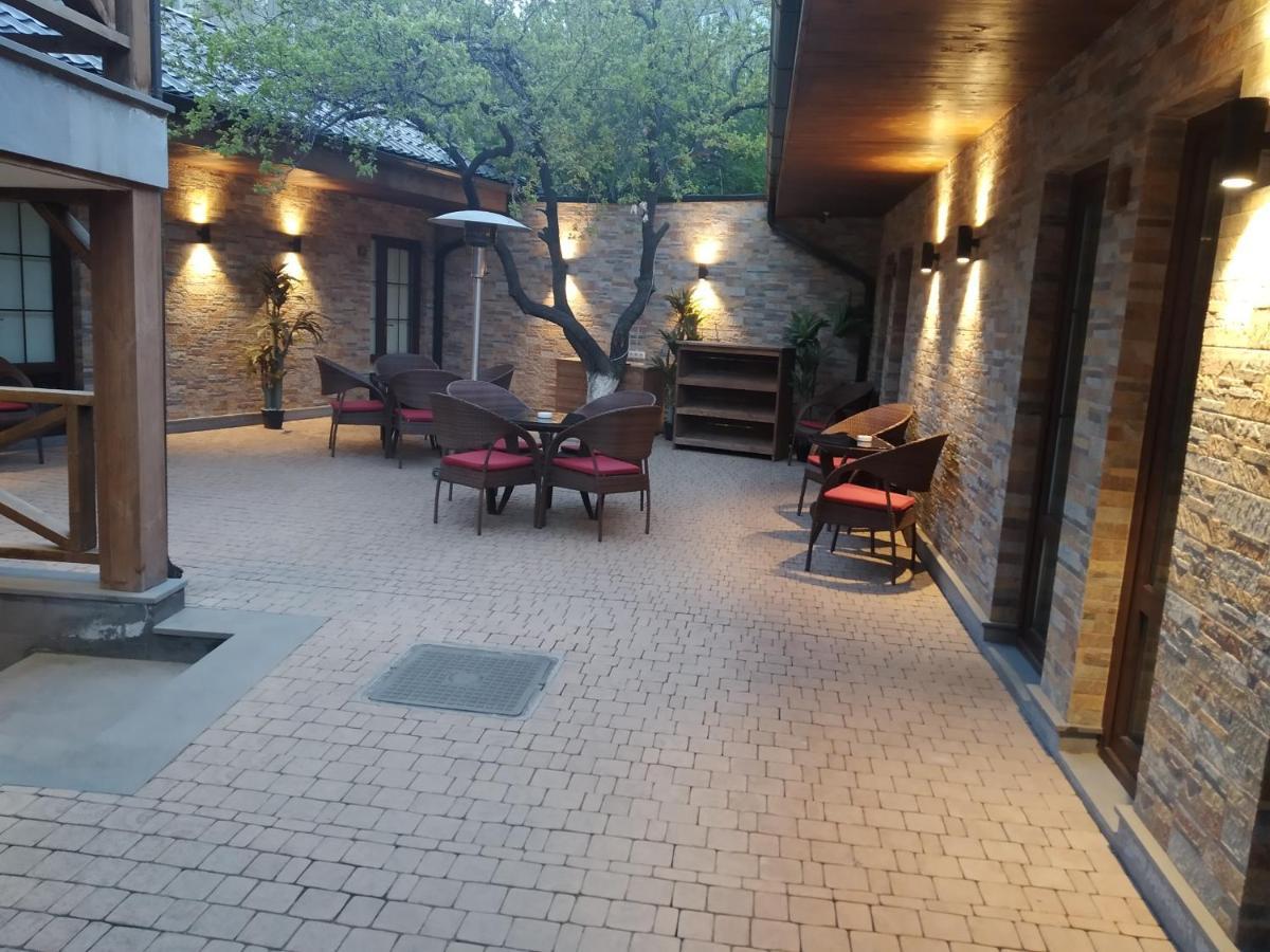 Boutique Living Hotel By Arta Yerevan Bagian luar foto