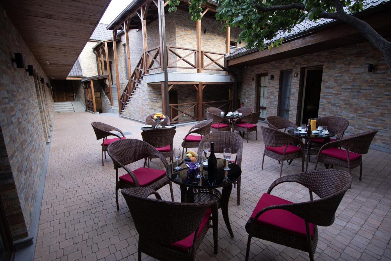 Boutique Living Hotel By Arta Yerevan Bagian luar foto