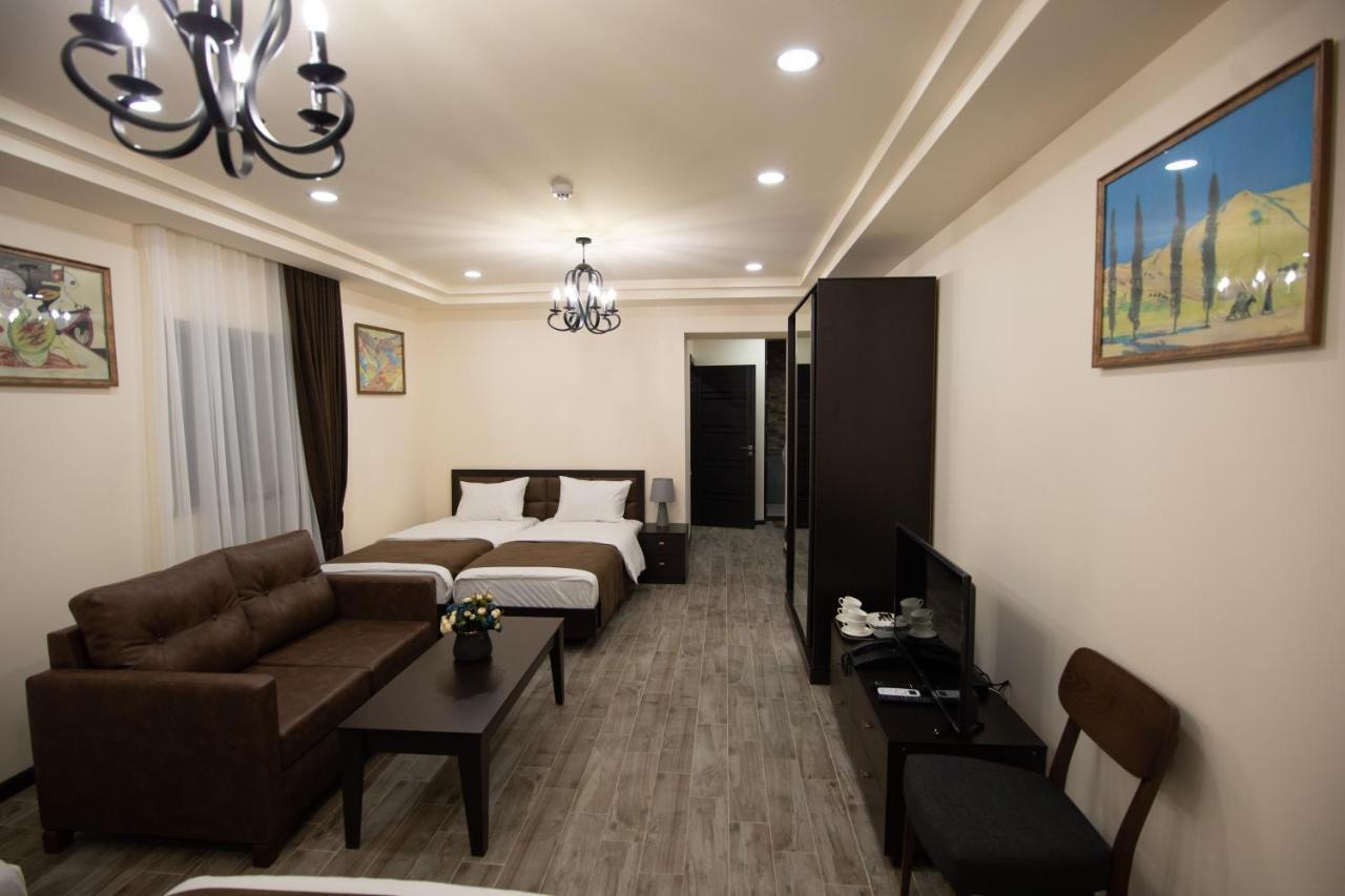 Boutique Living Hotel By Arta Yerevan Bagian luar foto