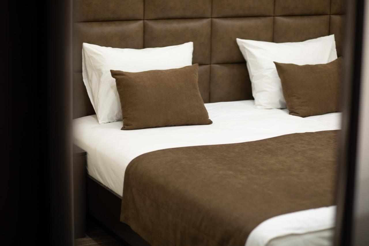 Boutique Living Hotel By Arta Yerevan Bagian luar foto