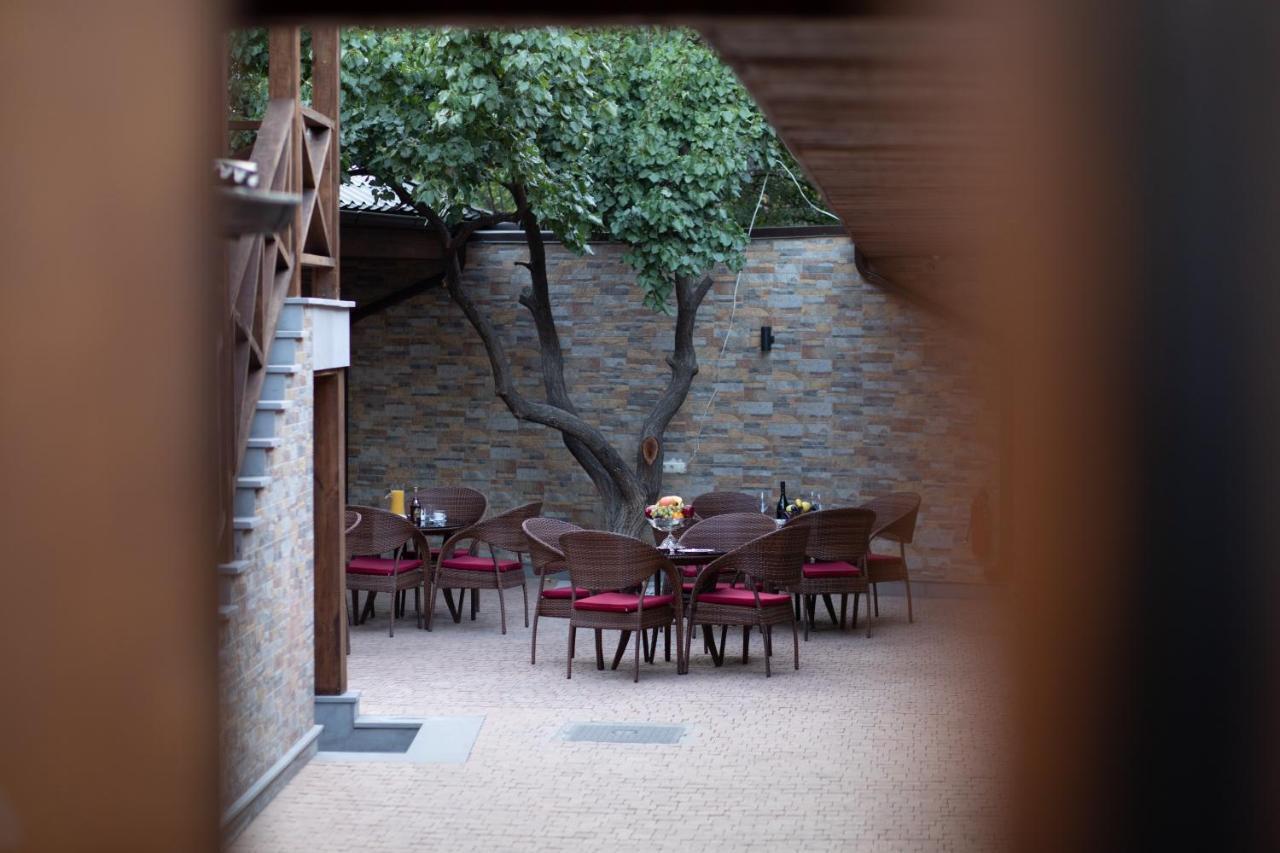 Boutique Living Hotel By Arta Yerevan Bagian luar foto