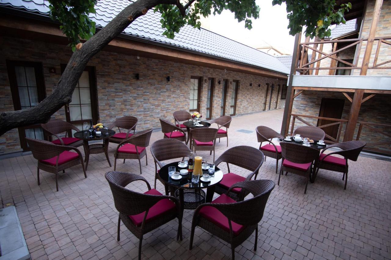 Boutique Living Hotel By Arta Yerevan Bagian luar foto