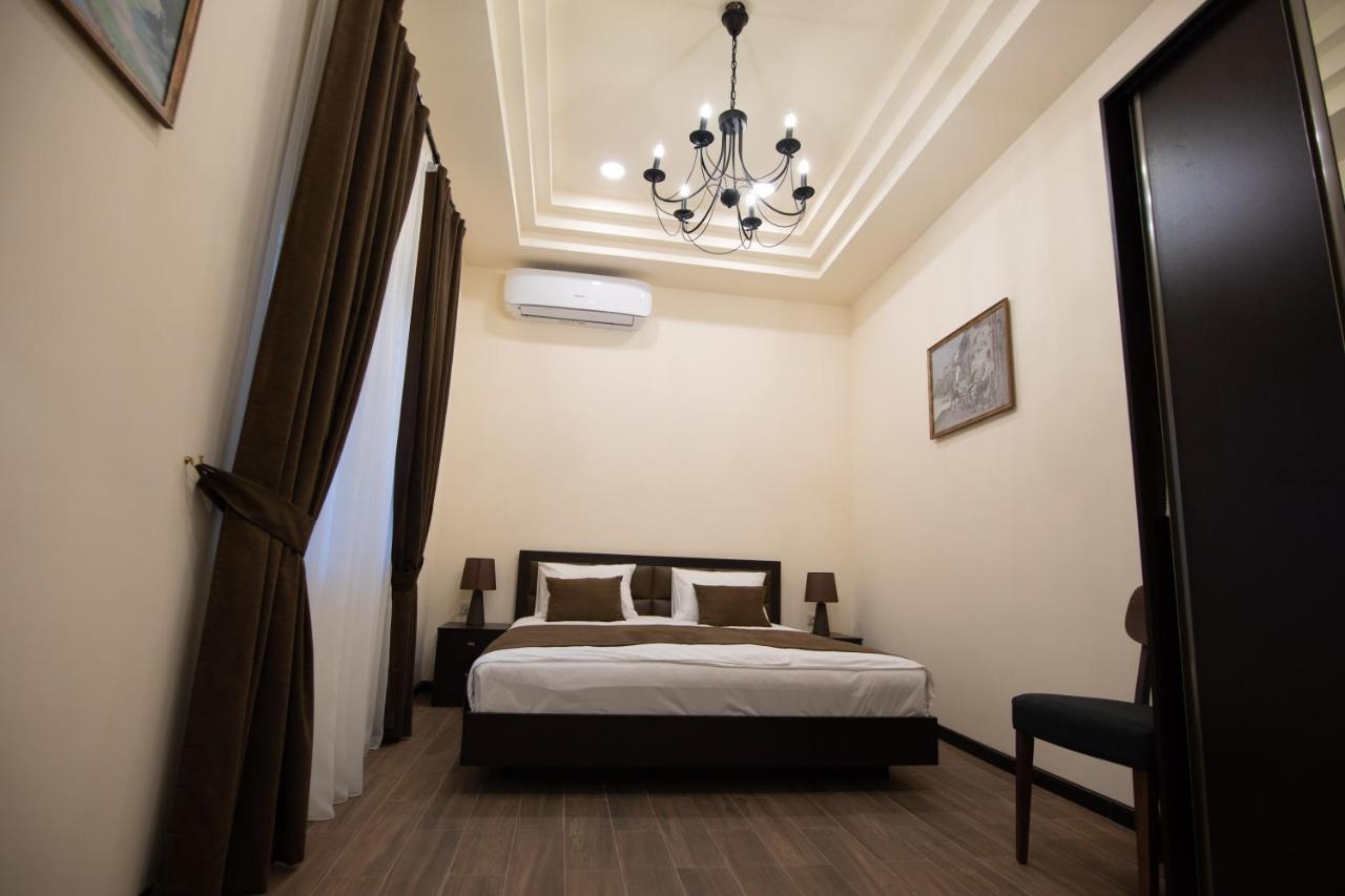 Boutique Living Hotel By Arta Yerevan Bagian luar foto
