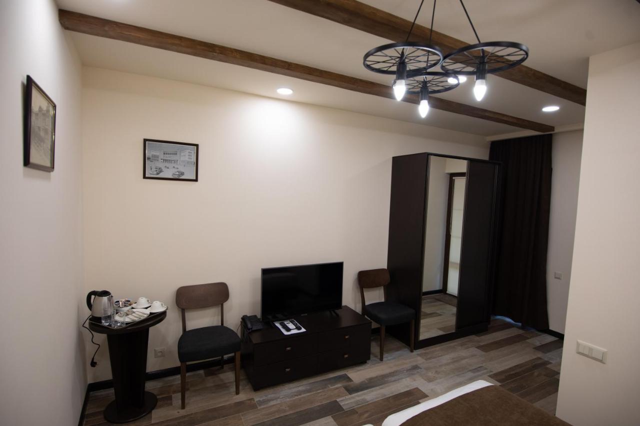 Boutique Living Hotel By Arta Yerevan Bagian luar foto
