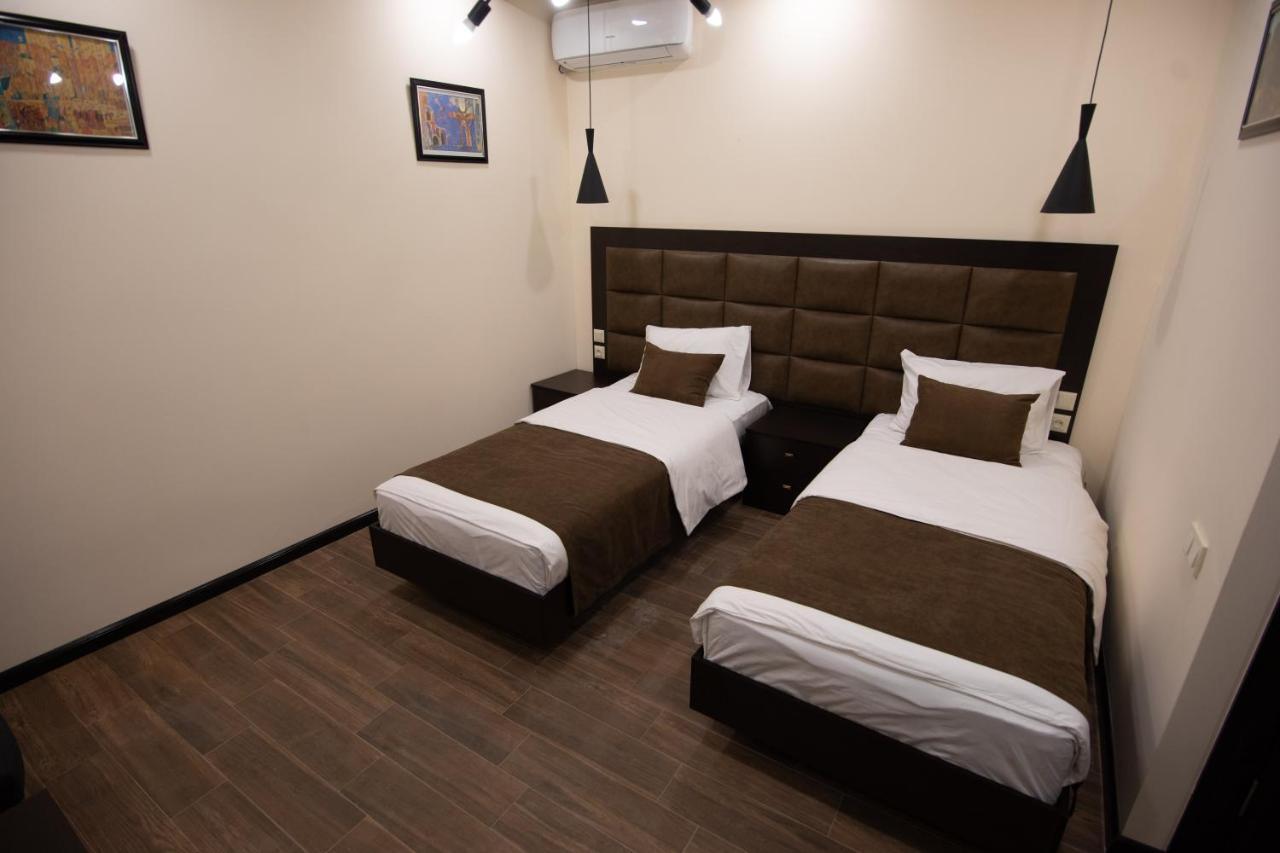 Boutique Living Hotel By Arta Yerevan Bagian luar foto