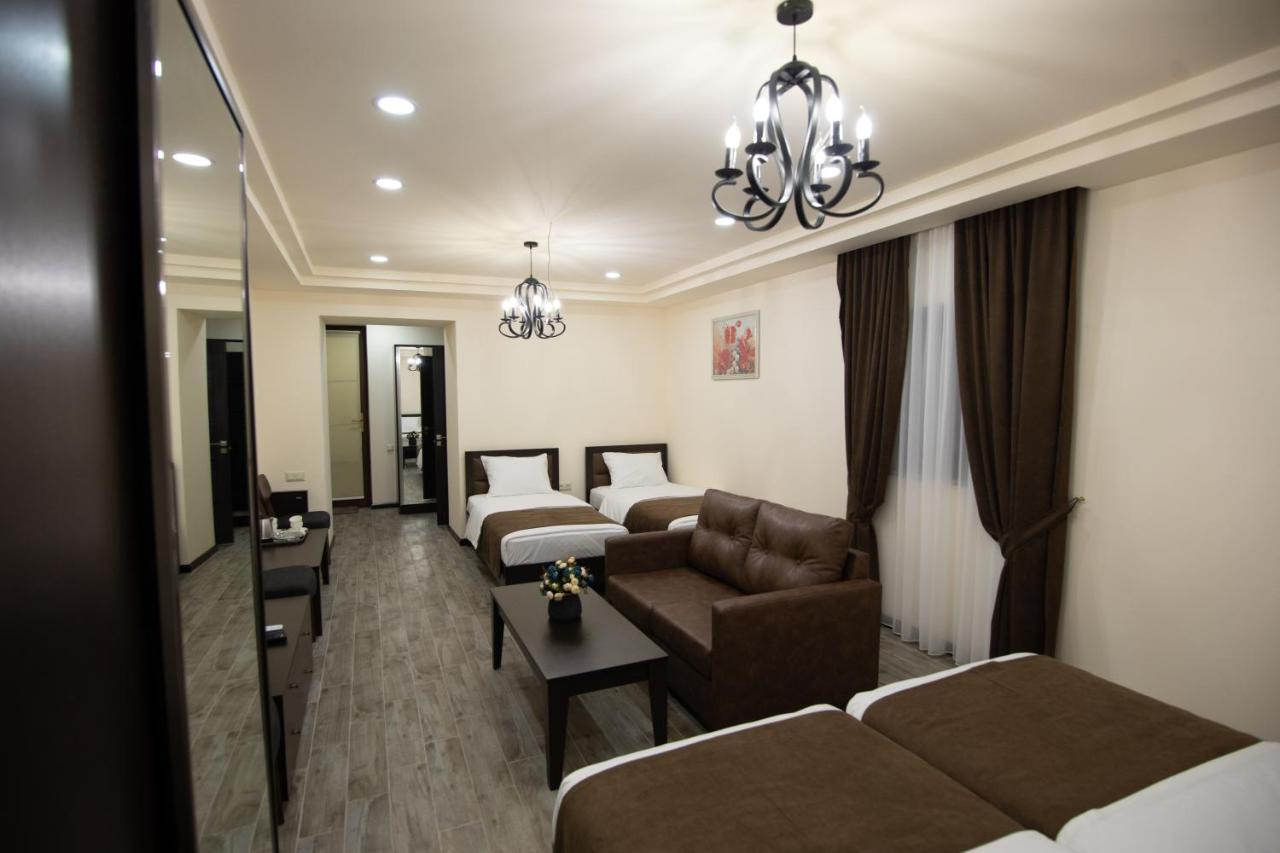 Boutique Living Hotel By Arta Yerevan Bagian luar foto