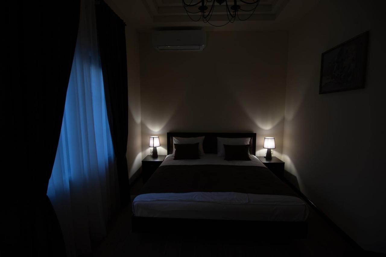 Boutique Living Hotel By Arta Yerevan Bagian luar foto