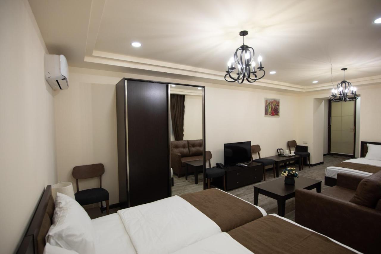 Boutique Living Hotel By Arta Yerevan Bagian luar foto