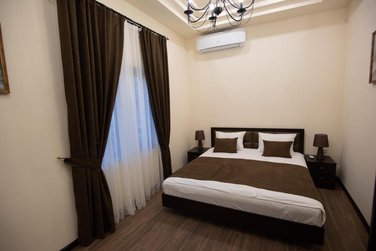 Boutique Living Hotel By Arta Yerevan Bagian luar foto