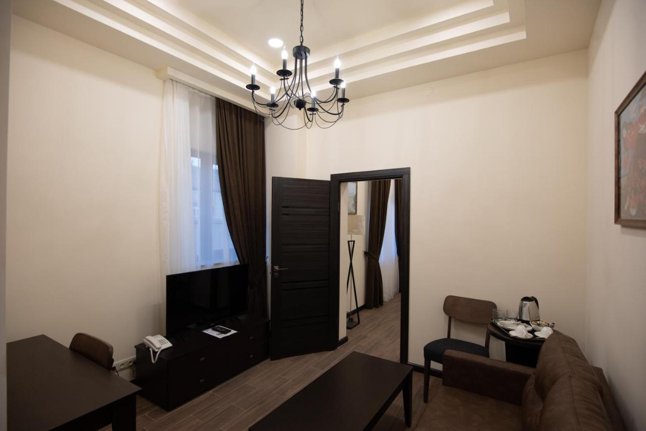 Boutique Living Hotel By Arta Yerevan Bagian luar foto