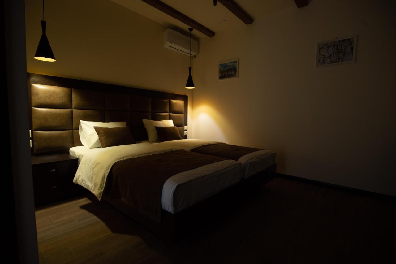 Boutique Living Hotel By Arta Yerevan Bagian luar foto