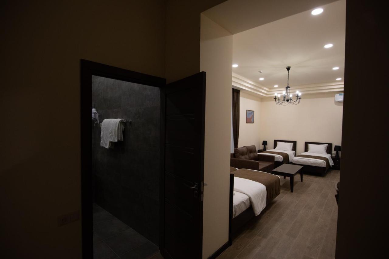 Boutique Living Hotel By Arta Yerevan Bagian luar foto
