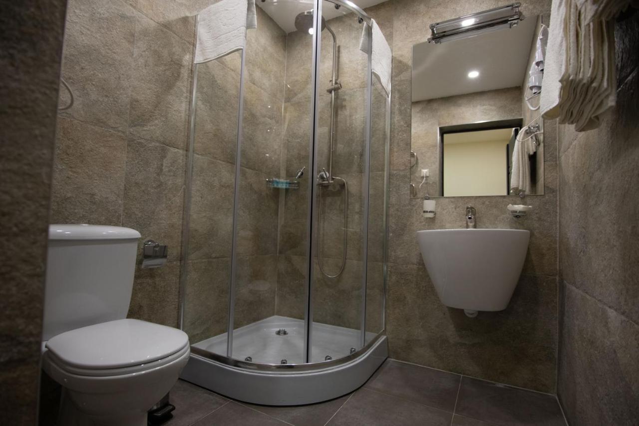 Boutique Living Hotel By Arta Yerevan Bagian luar foto