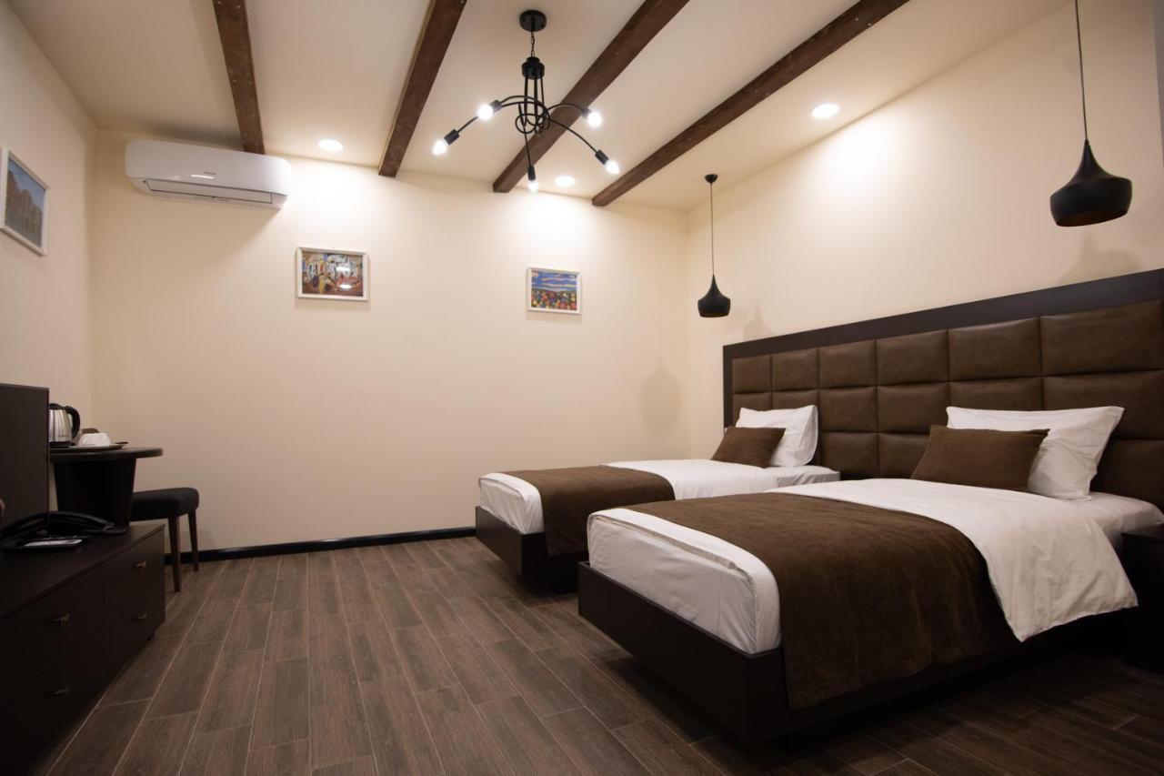 Boutique Living Hotel By Arta Yerevan Bagian luar foto
