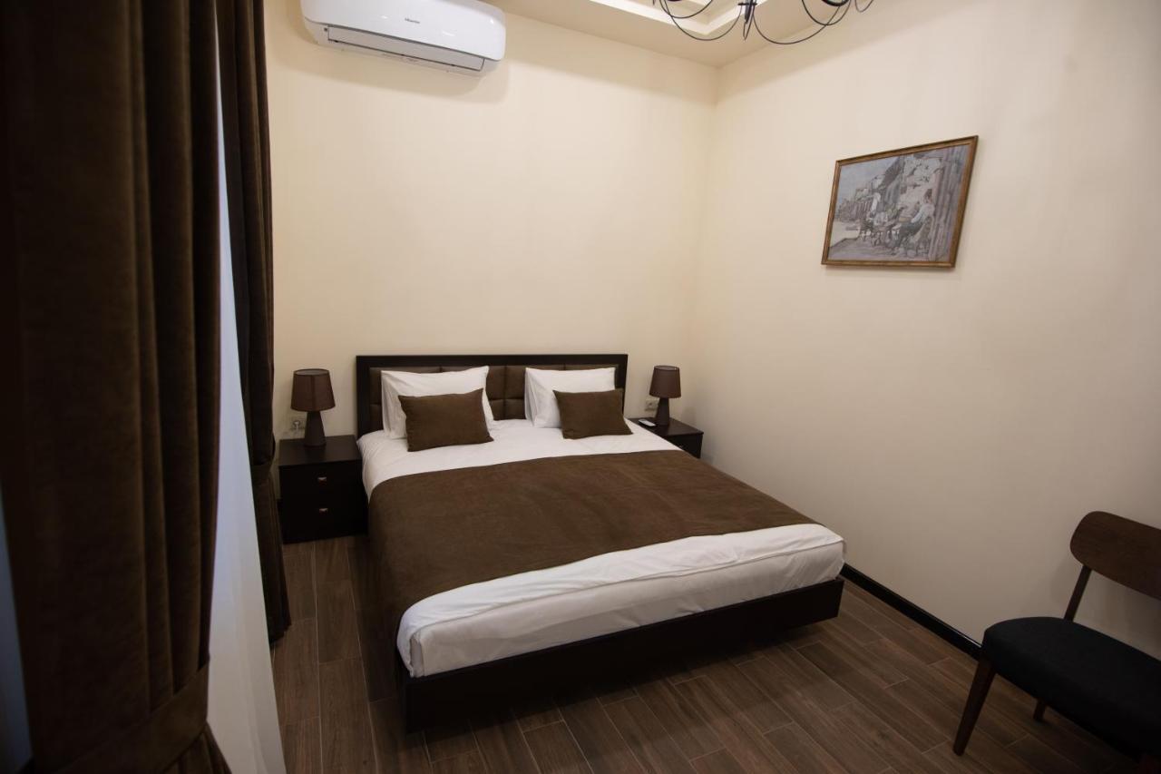 Boutique Living Hotel By Arta Yerevan Bagian luar foto