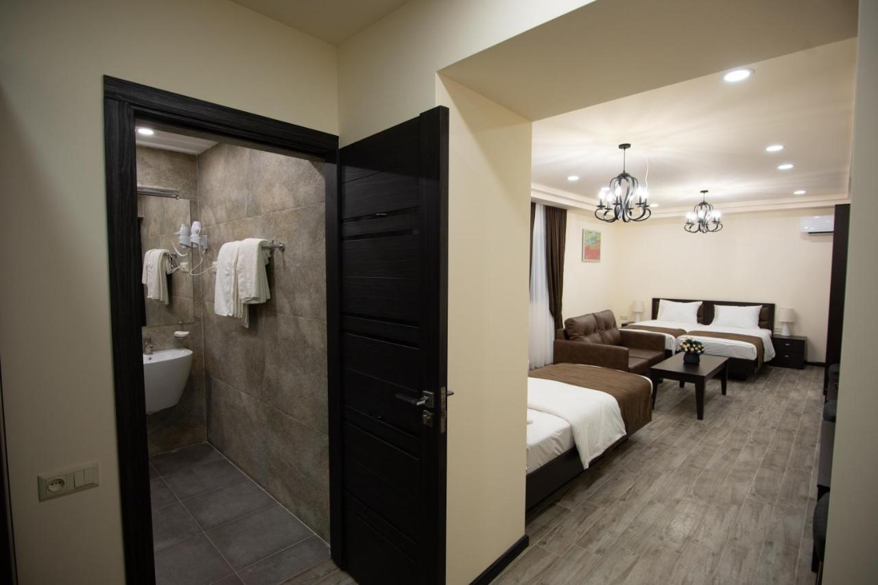 Boutique Living Hotel By Arta Yerevan Bagian luar foto