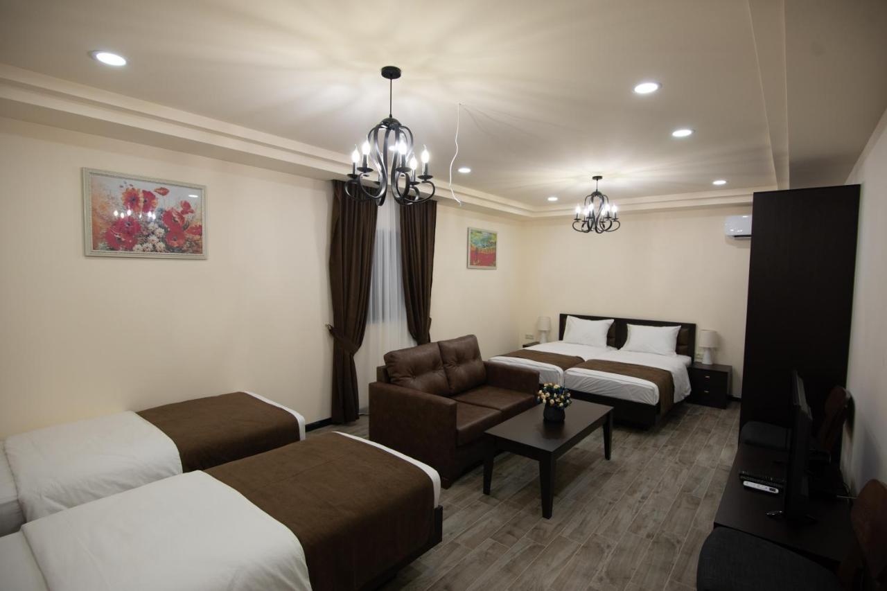 Boutique Living Hotel By Arta Yerevan Bagian luar foto
