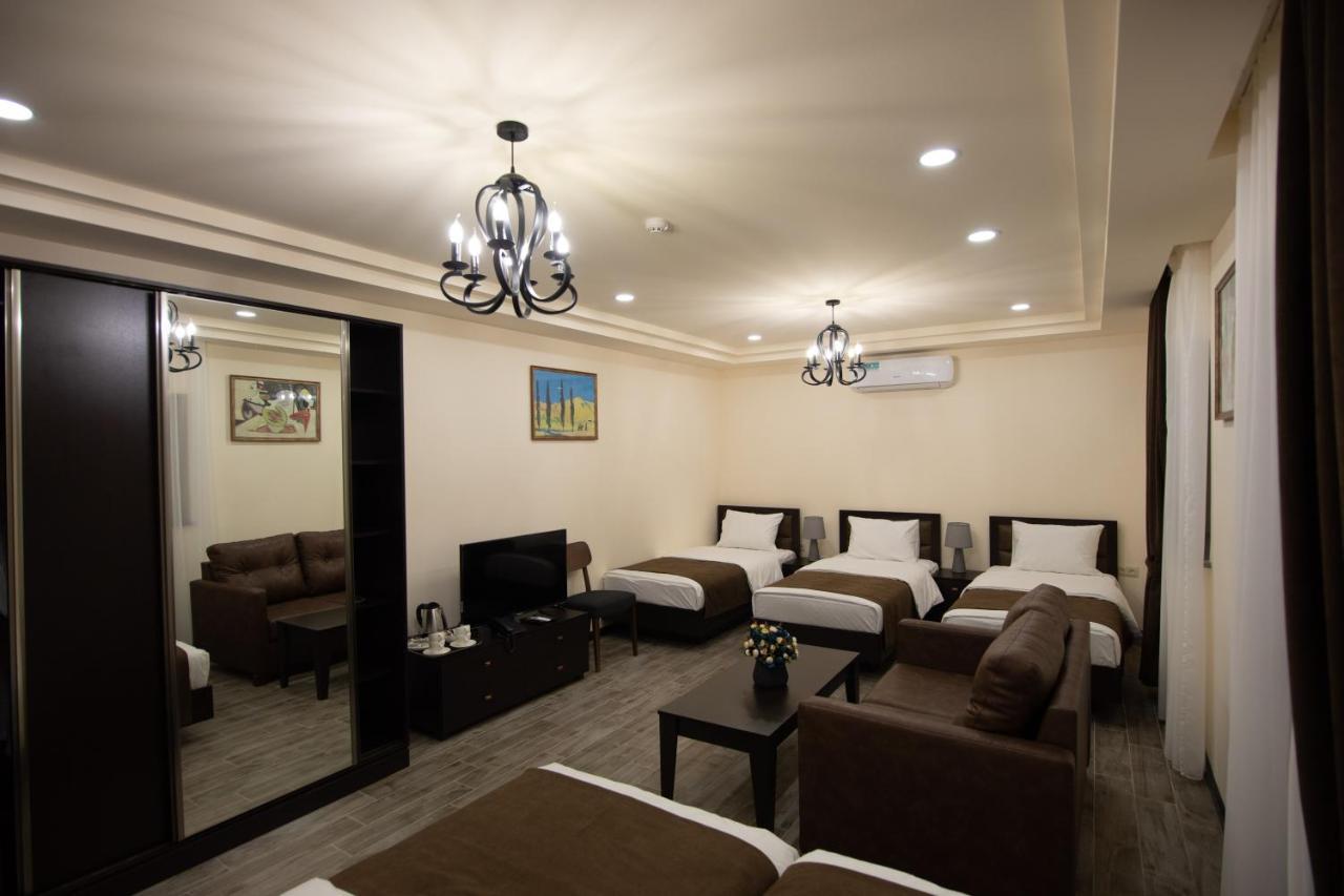 Boutique Living Hotel By Arta Yerevan Bagian luar foto
